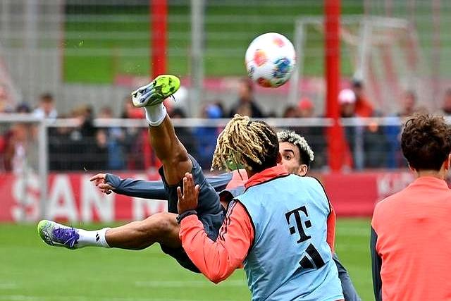 包含冲刺阶段突围战来临；拜仁慕尼黑围绕德国杯内部沟通；目标明确；轮换策略成焦点的词条