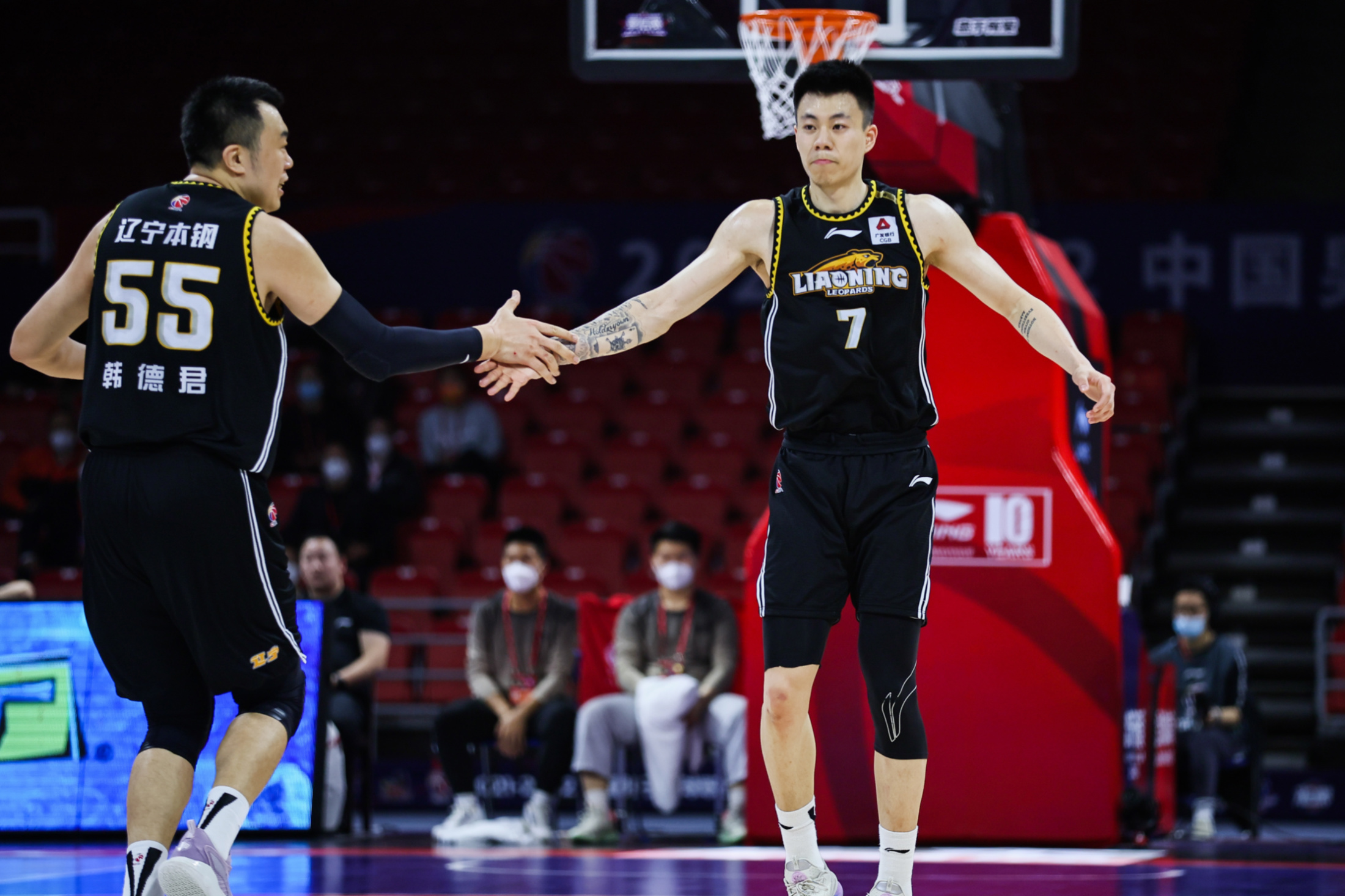 赛前上海海港内部沟通：CBA季后赛节点到来，气氛紧张，球探报告显示潜力的简单介绍